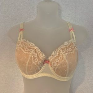 Betsey Johnson Intimates & Sleepwear - Betsy Johnson 32DD Cream Lace Underwire Bra Betsey Johnson Intimates & Sleepwear - Betsy Johnson 32DD Cream Lace Underwire Bra